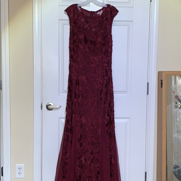 David’s bridal dress in wine - Picture 5 of 5